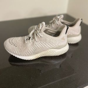 ADIDAS Alphabounce Size 4 1/2 mens/6 womens